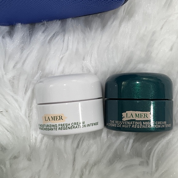 La Mer Shiny Blue Saffiano Cosmetic Pouch with Sample Boxes - Picture 4 of 5